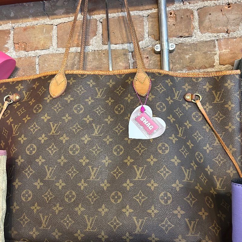 Image of the Louis Vuitton Neverfull GM Excellent Pre-loved Condition (few pen marks inside) piece