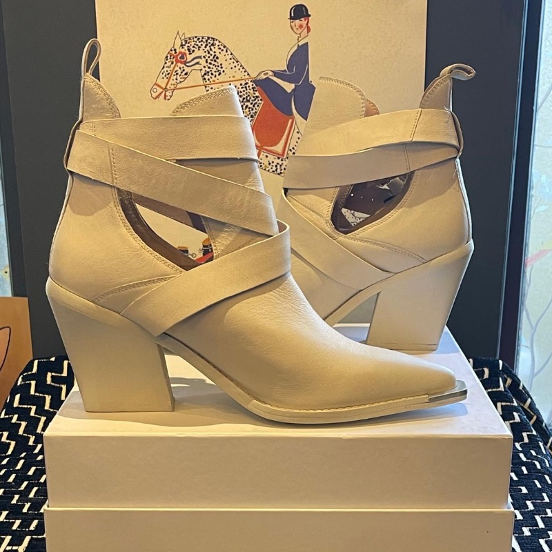 Image of the Bronx Off White Square Toe Western Boots Size 8 piece