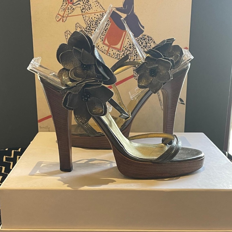 Image of the Dolce & Gabbana Leather Flower Heels Size 6 piece