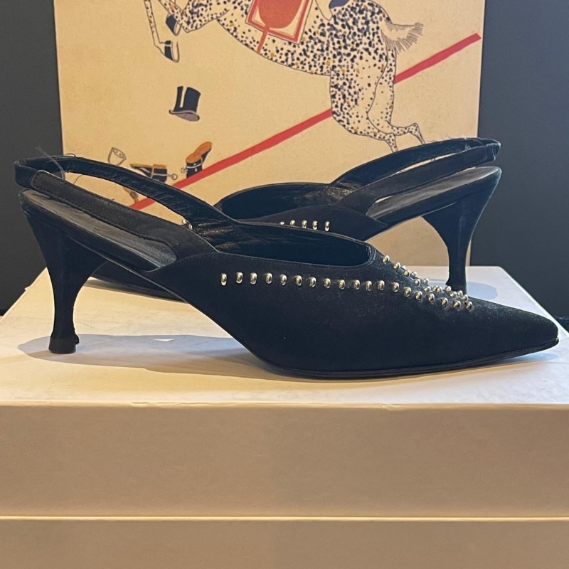 Image of the Claude Monet Suede Kitten Heels Size 5.5 piece