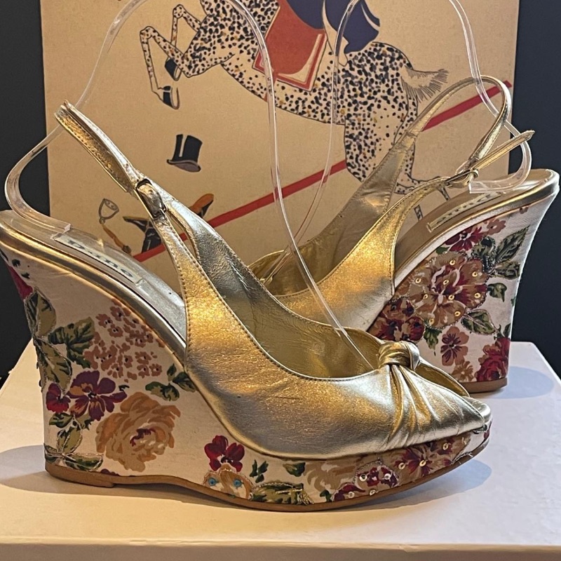 Image of the Dune Gold & Floral Wedges Size 5 piece