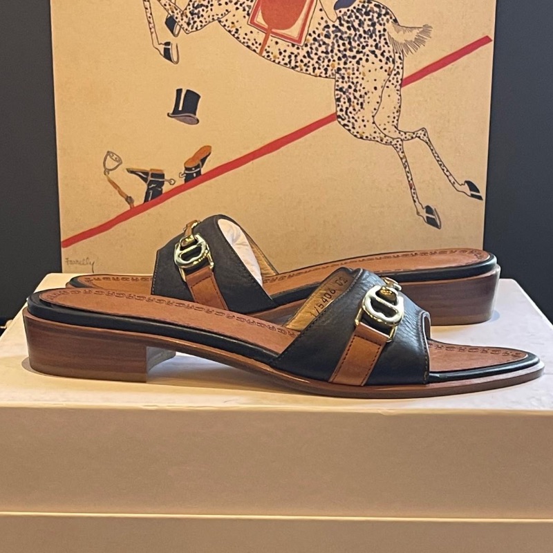 Image of the Aigner Designer Leather Thong Mules Size 4.5 piece
