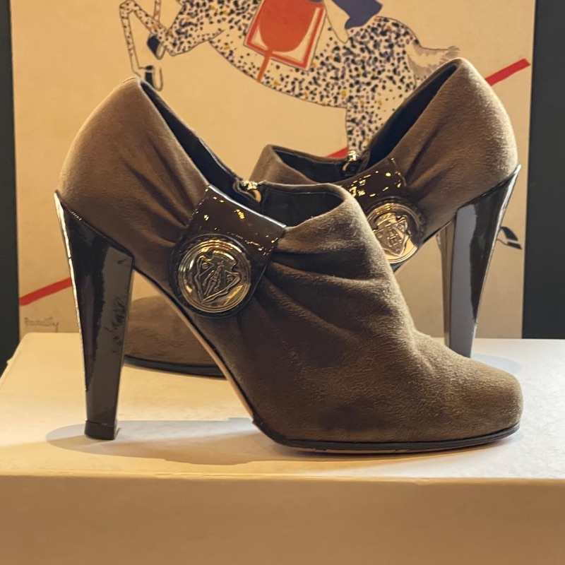 Image of the Gucci Olive Suede Classic Shoe Size 3 (36C) piece