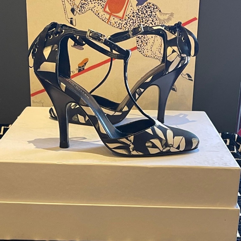 Image of the Karen Millen Black & White Fabric Court Size 3.5 piece