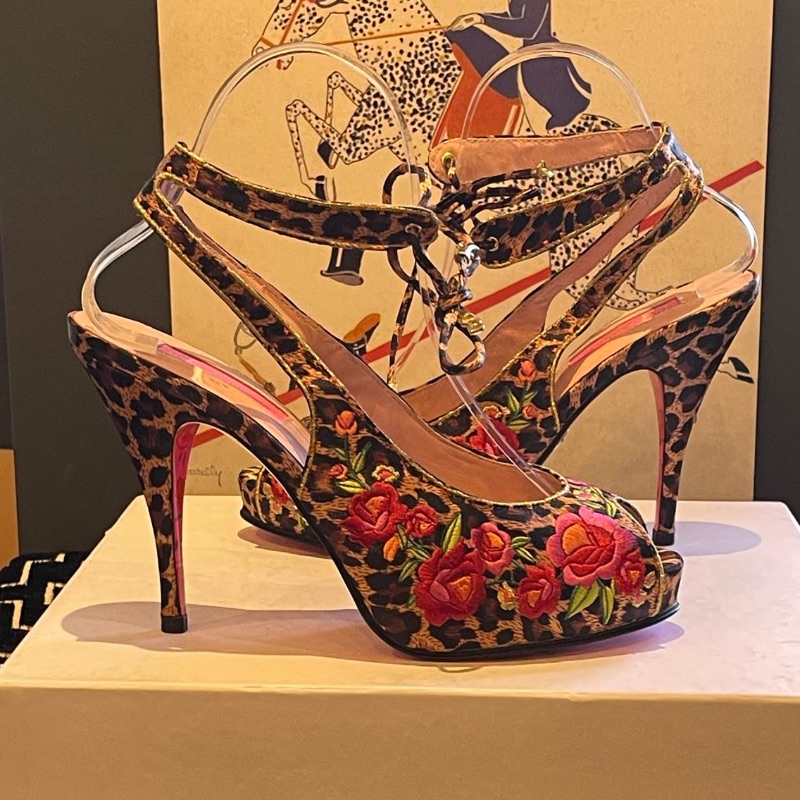 Image of the Betsy Johnson Leopard Rose Heels Size 5 piece