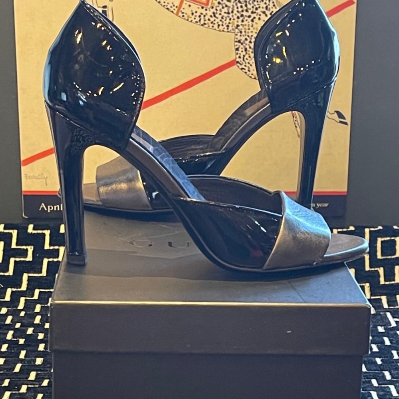 Image of the Gucci Patent Leather Open Courts Size 4 piece