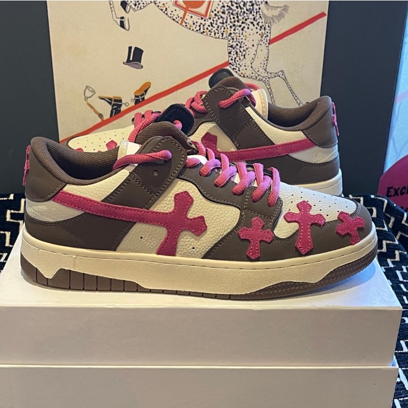 Image of the Feature Cross Detail Dunk Trainers Size 7 piece