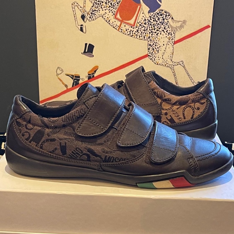 Image of the Moschino Couture Logo Sneakers Size 6 piece