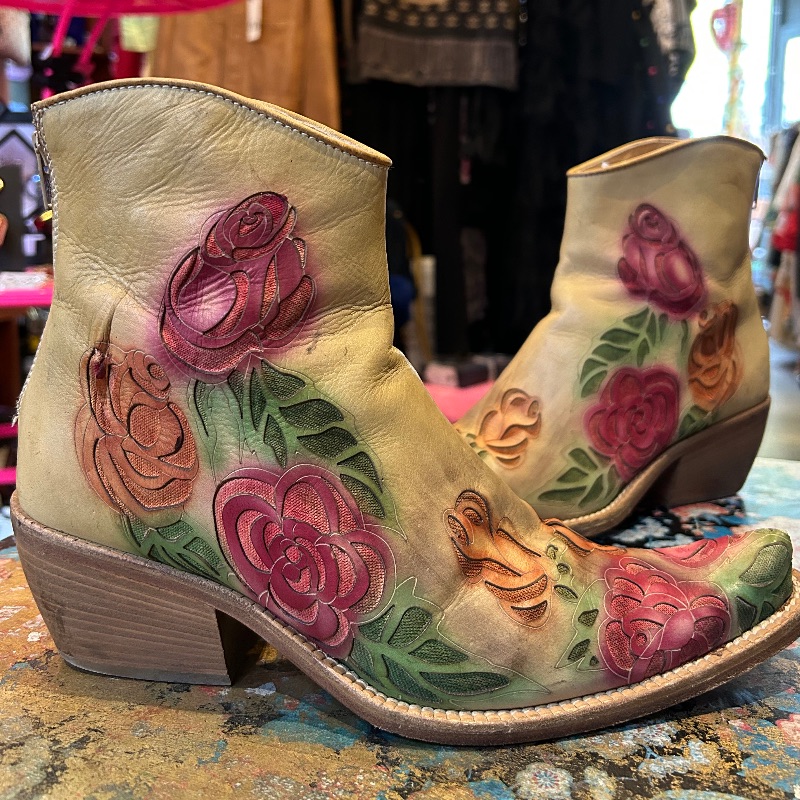 Image of the Maria Grazia Ripari Western Boots 6 piece