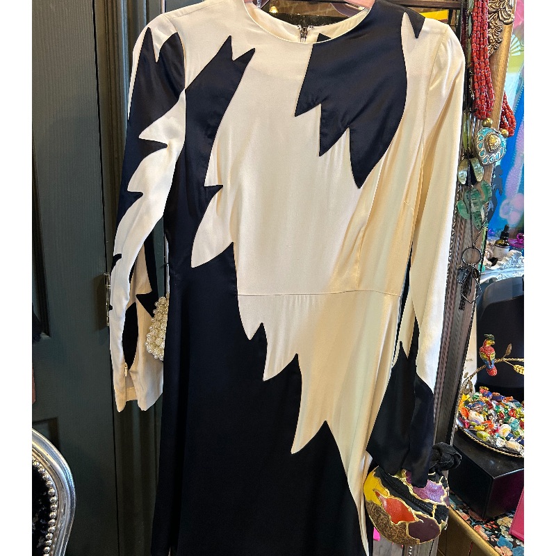 Image of the Marc Jacob’s Pure Silk Black & White Dress 6/8 piece